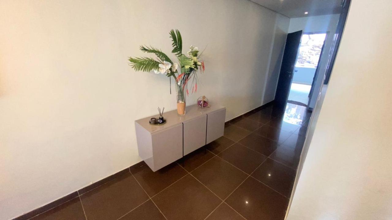 Appartement 2 chambres salon waterFront view 3
