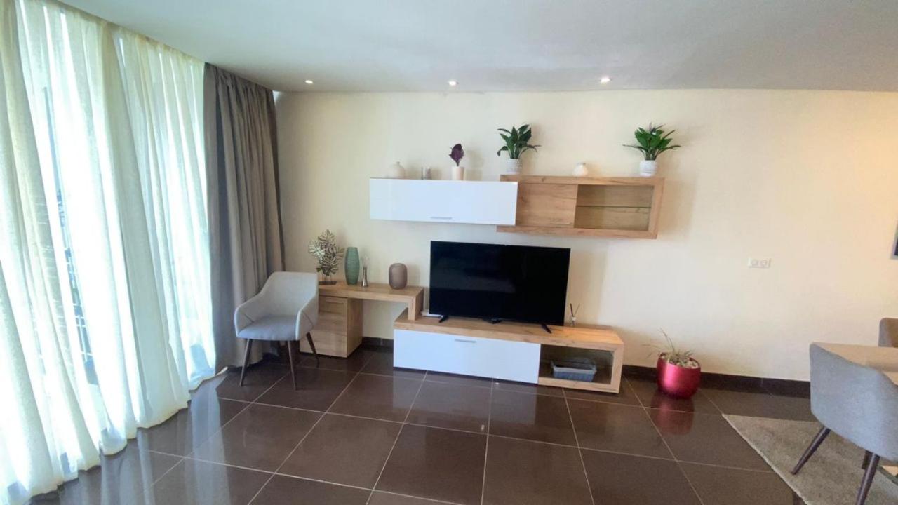 Appartement 2 chambres salon waterFront view 4