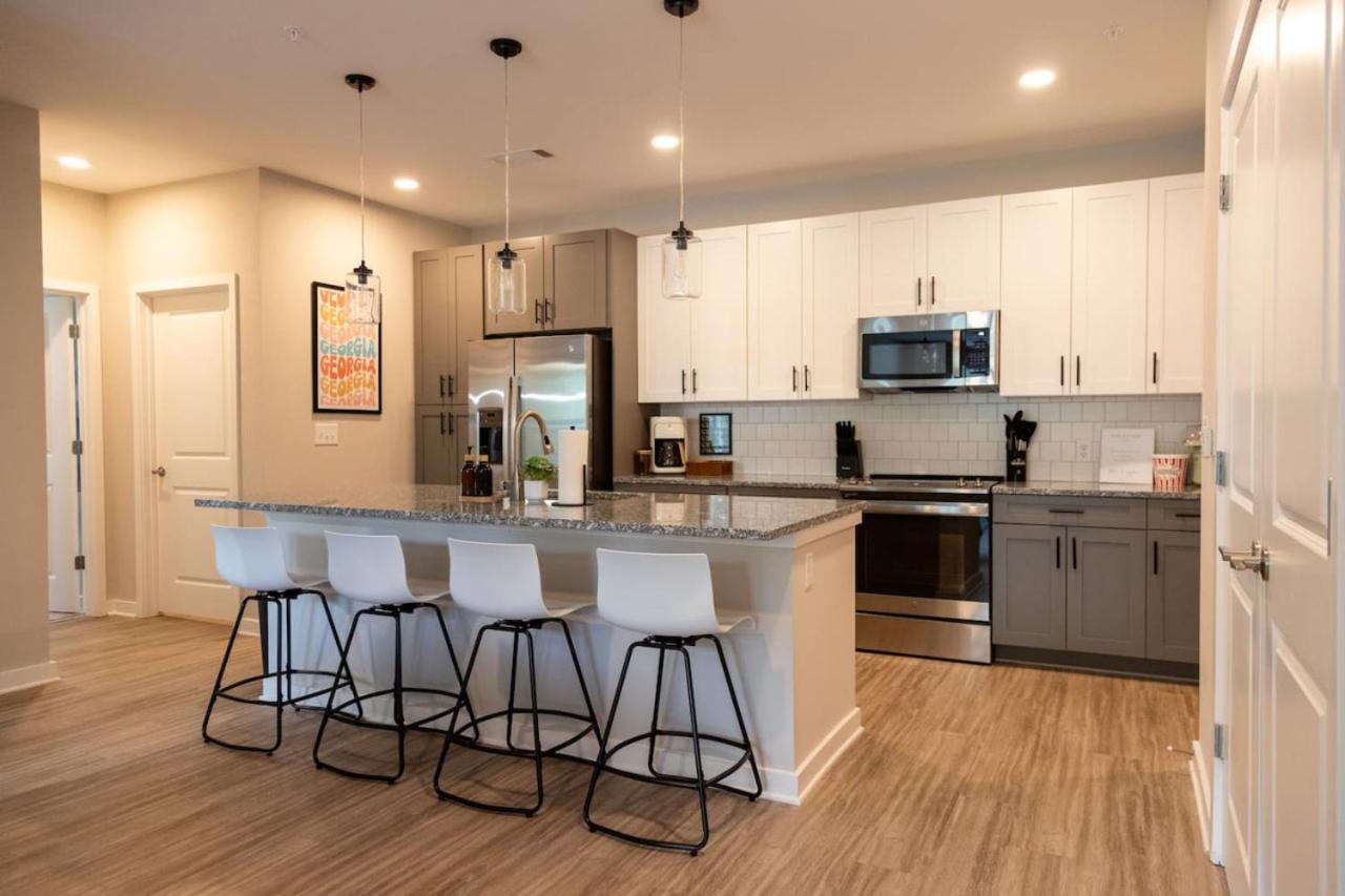 3BR Retreat, Pool, Minutes from UGA view 5