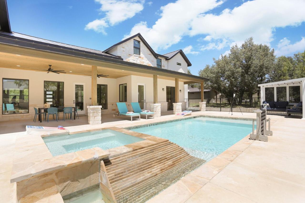 Heated pool Hot Tub Golf Cart Arcade Two Kitchens view 3