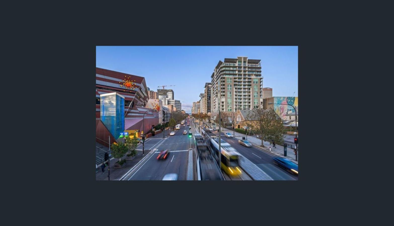 Happy BNB deluxe suit in adelaide CBD