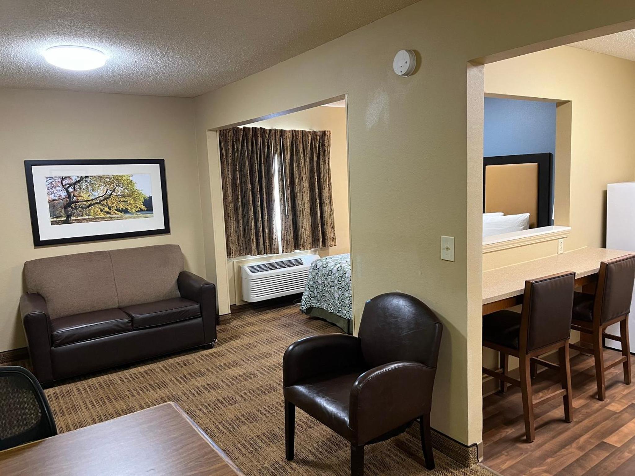 HomeTowne Studios & Suites by Red Roof Greensboro, Billede 11