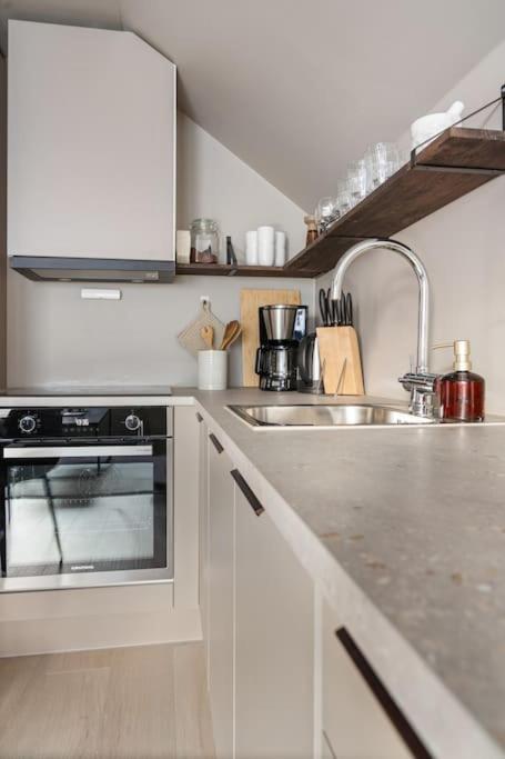 Modern apartment with free parking view 2