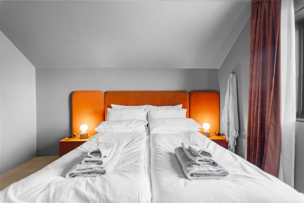 Modern apartment with free parking view 4