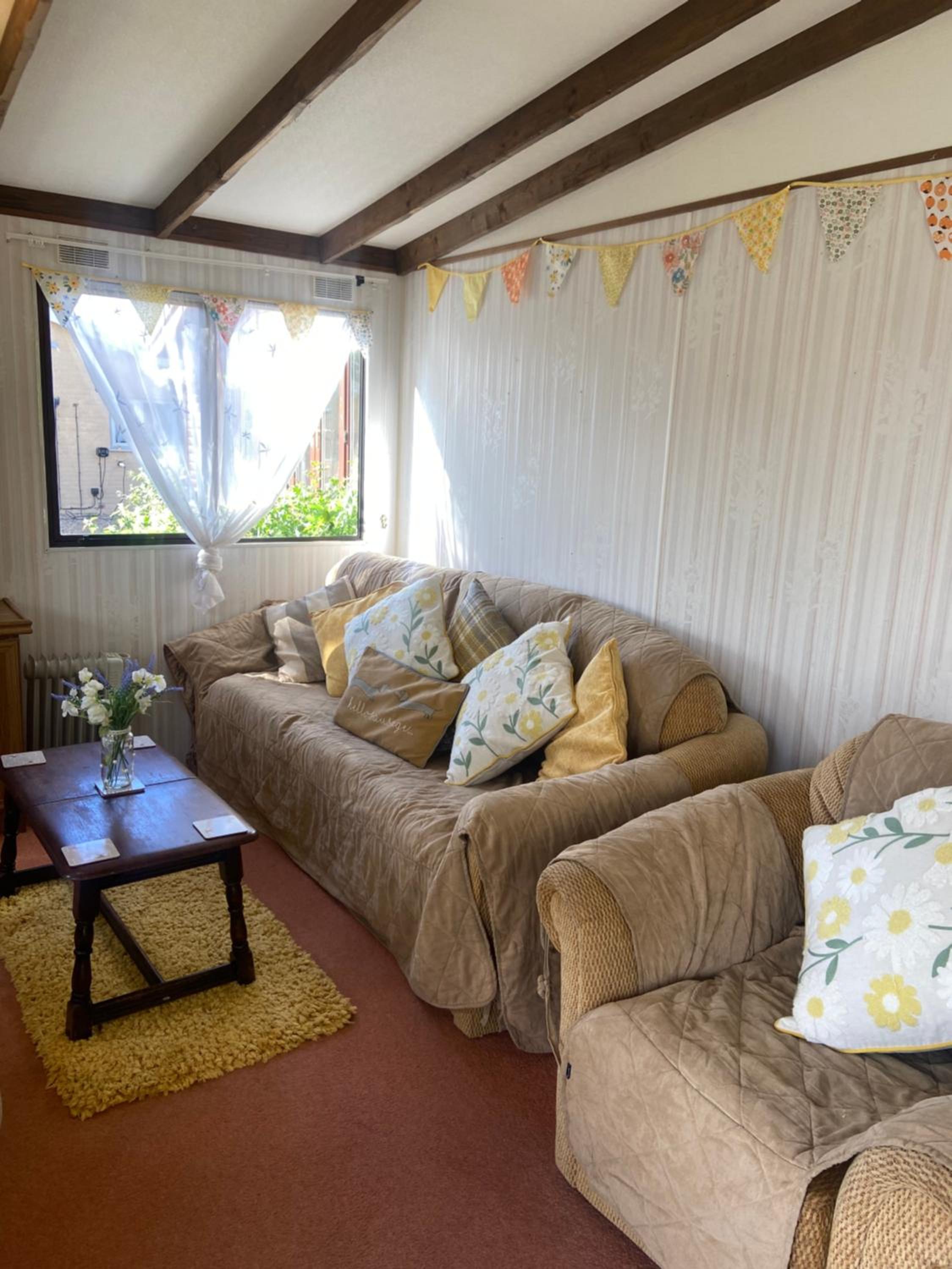 Beautiful Rural Holiday Chalet With Hot tub and Igloo cinema