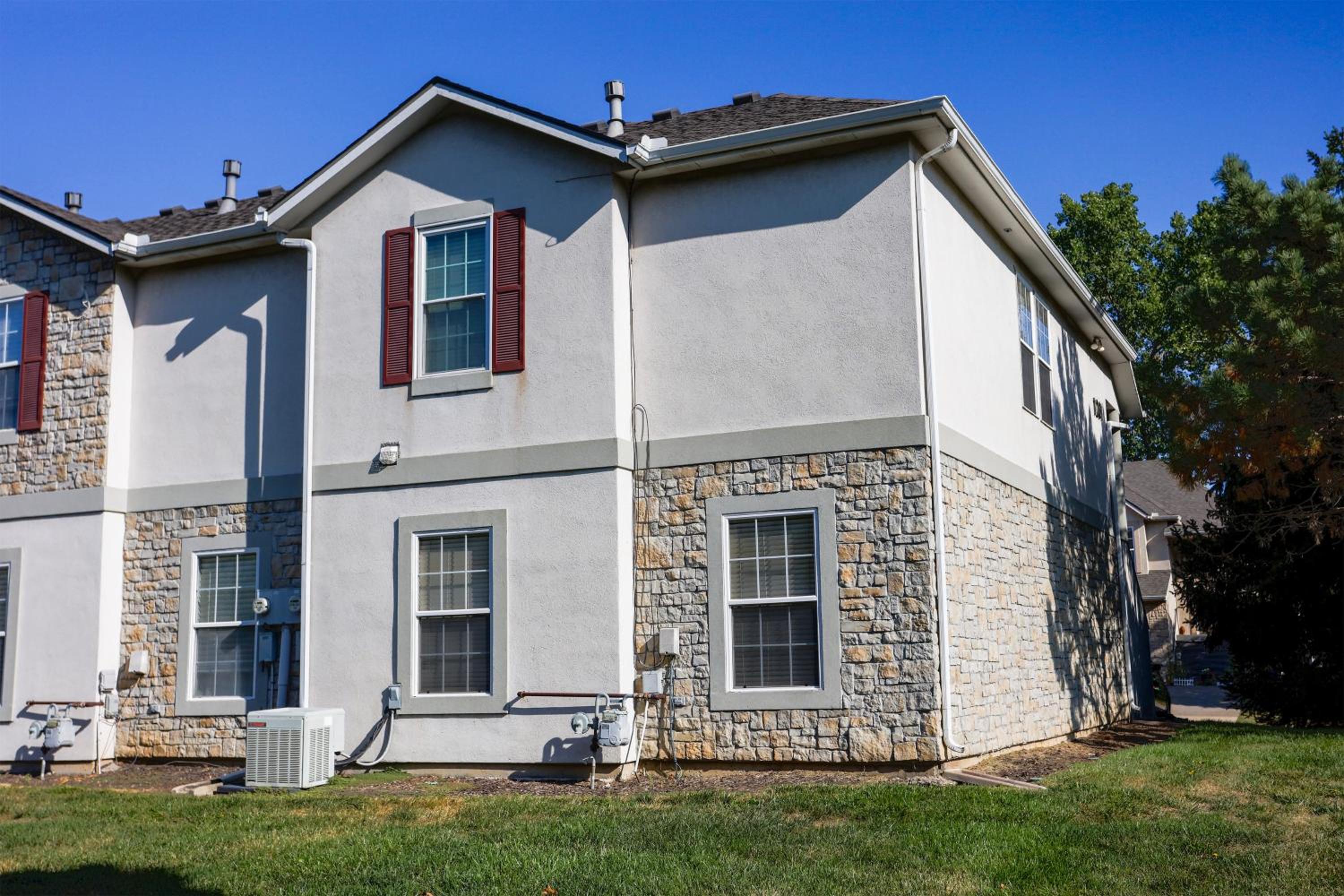 Olathe sleeping Beauty 3bdr and 2 baths view 2