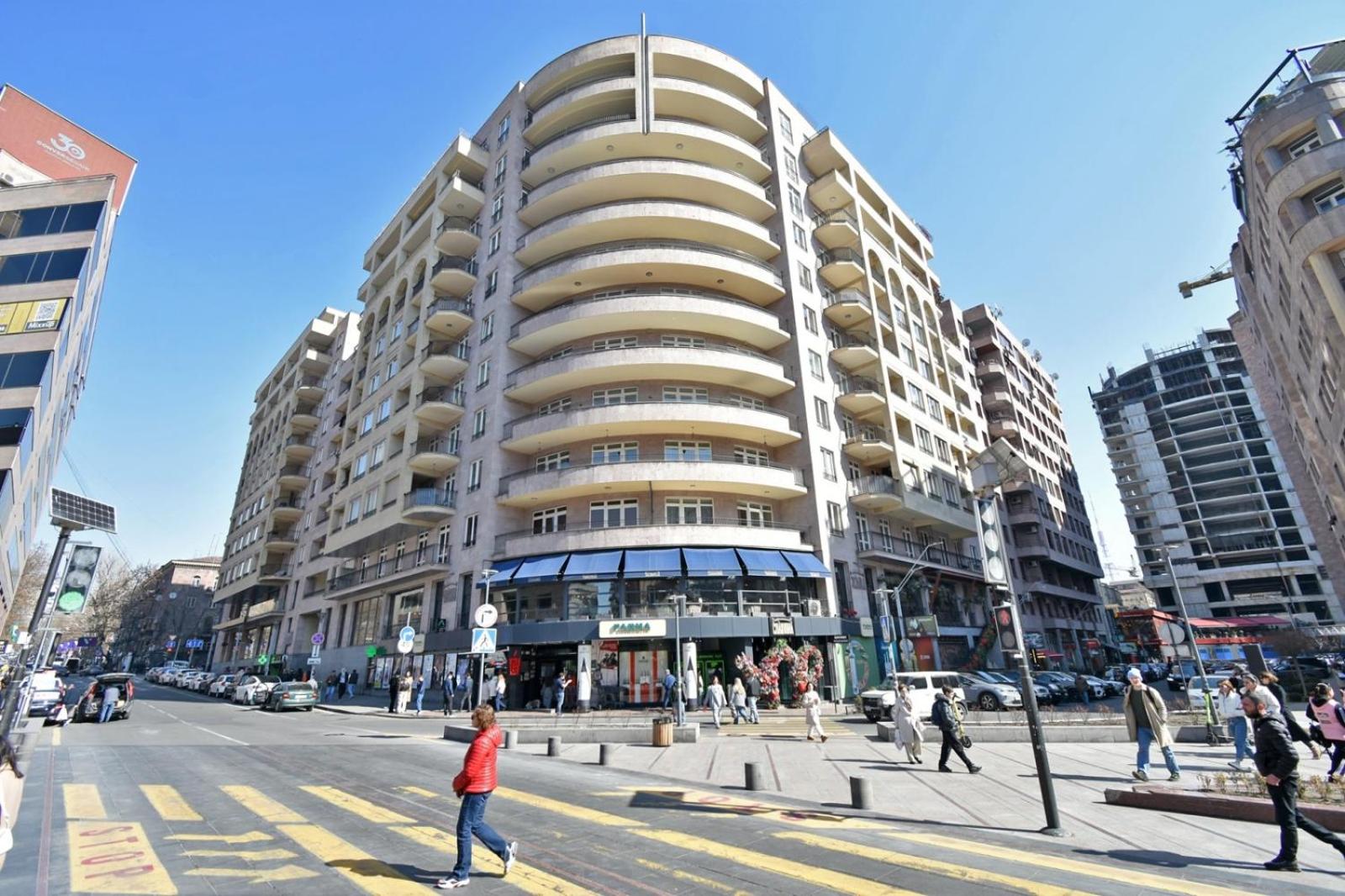 Northern Avenue , 2 bedrooms Beautiful, Spacious apartment HH777
