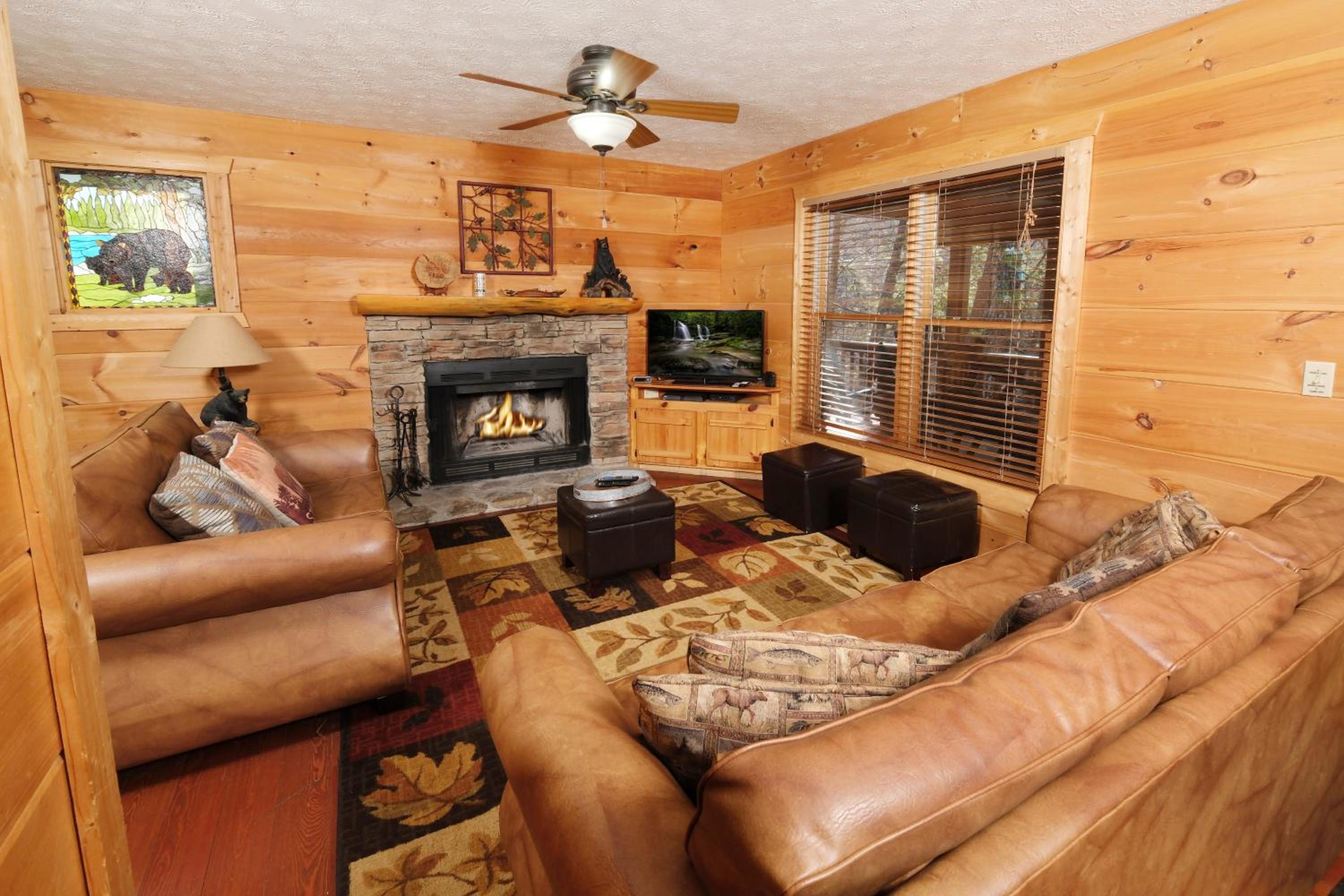 Mountain Mist Relaxing 2BR, Near Pigeon Forge view 3