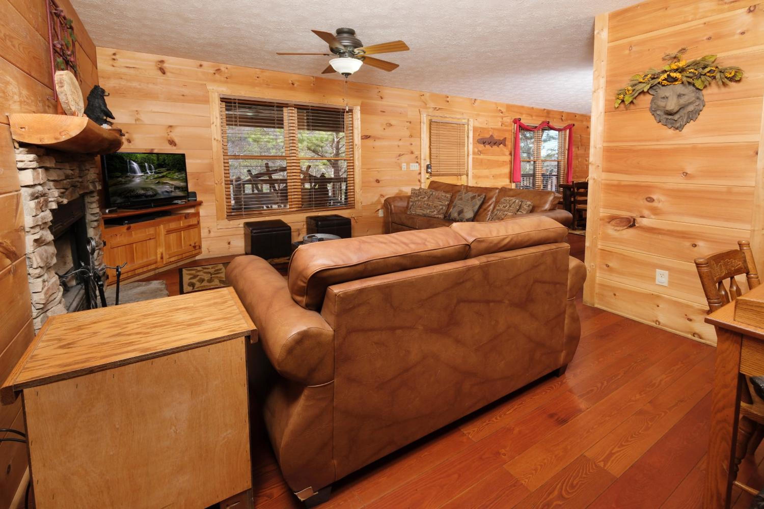 Mountain Mist Relaxing 2BR, Near Pigeon Forge view 4