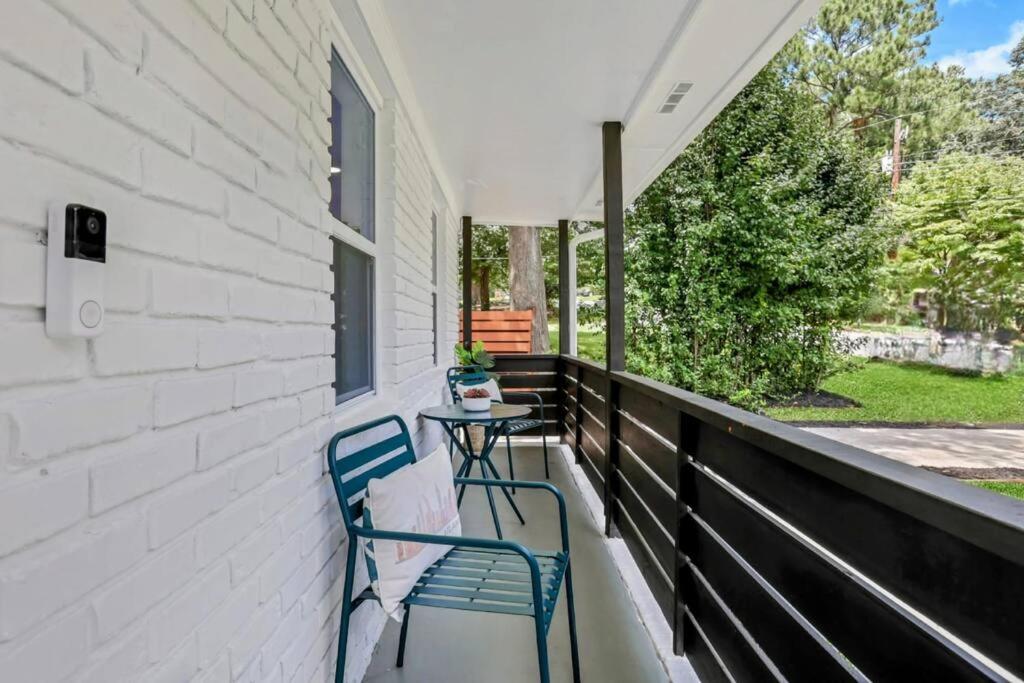 Cozy, family-friendly near ATL Hotspots & Airport view 2