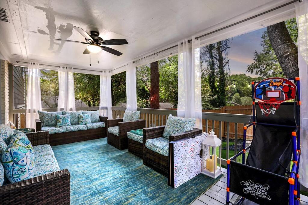 Cozy, family-friendly near ATL Hotspots & Airport view 5