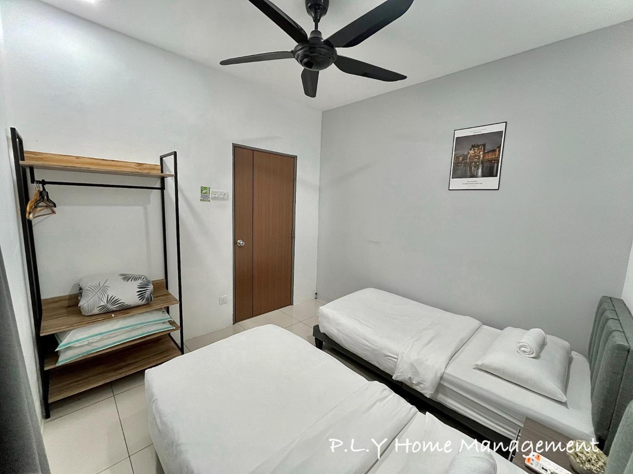 Manhattan Condo Ipoh Waterpark PoolView FREE Carpark & Netflix by PLY Home photo 3