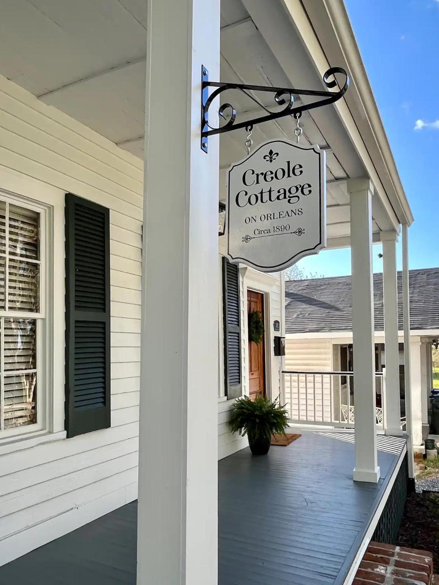 Creole Cottage - 2 Bed, 1 Bath, Pet Friendly with Fee, Walk to Downtown, Grill, Washer & Dryer view 4