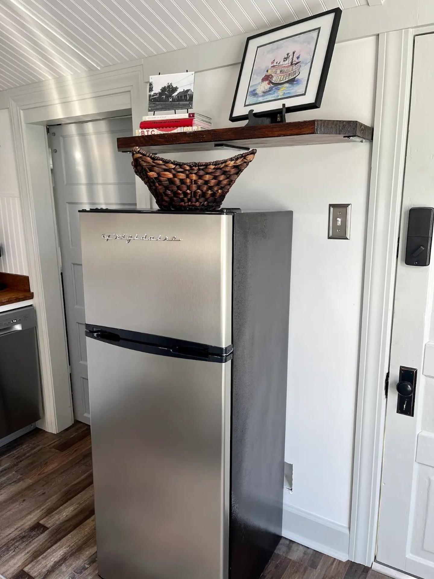 Creole Cottage - 2 Bed, 1 Bath, Pet Friendly with Fee, Walk to Downtown, Grill, Washer & Dryer view 5