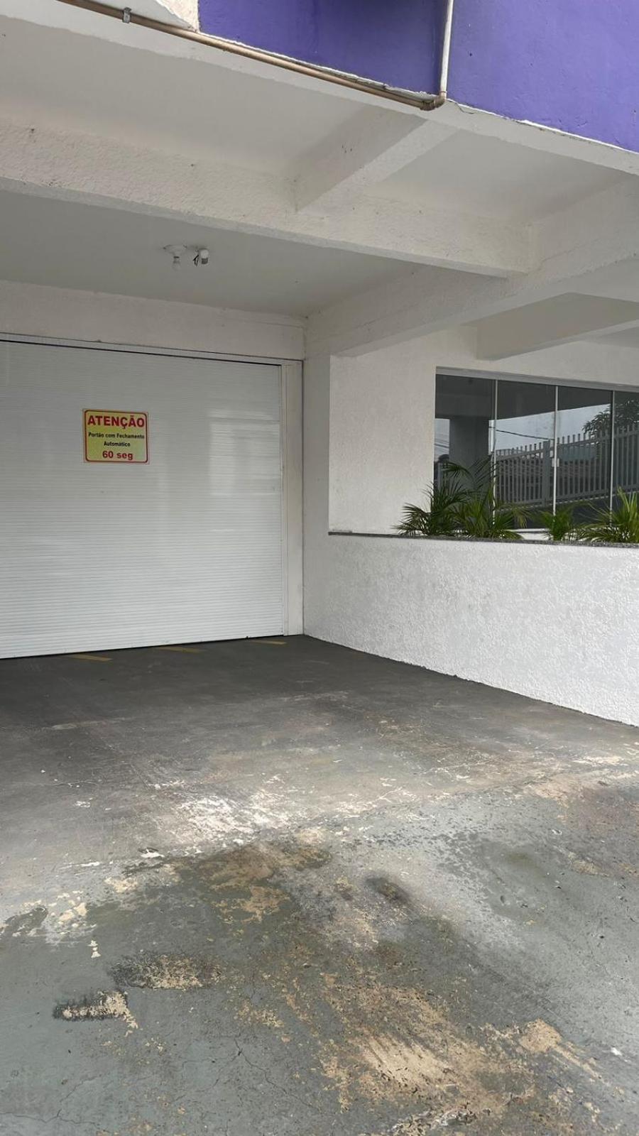 Apto das Orquídeas- Amplo, com sacada de frente para avenida principal
