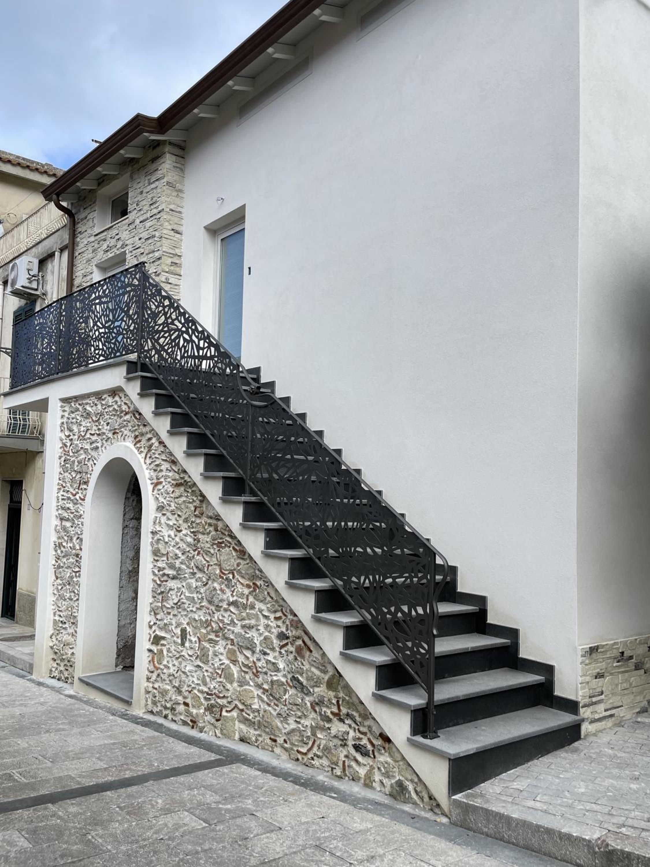 "DOMUS LEONE" - Nel Borgo di Capri Leone view 2