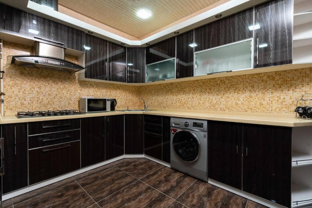 Spacious 3 room apartment in Mirabad area view 4
