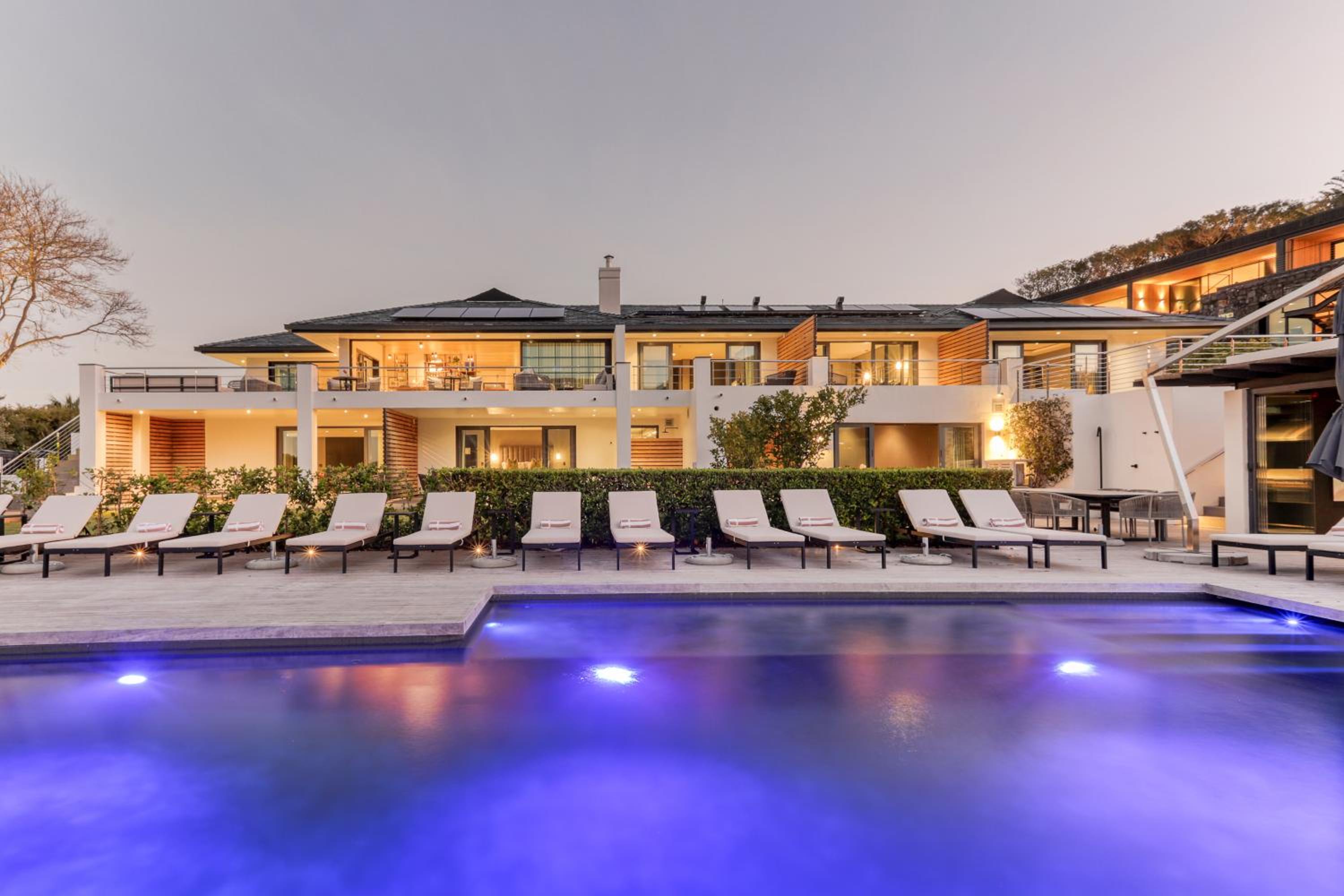 Hotel Villa Lion View Private Luxury Retreat - Image 1