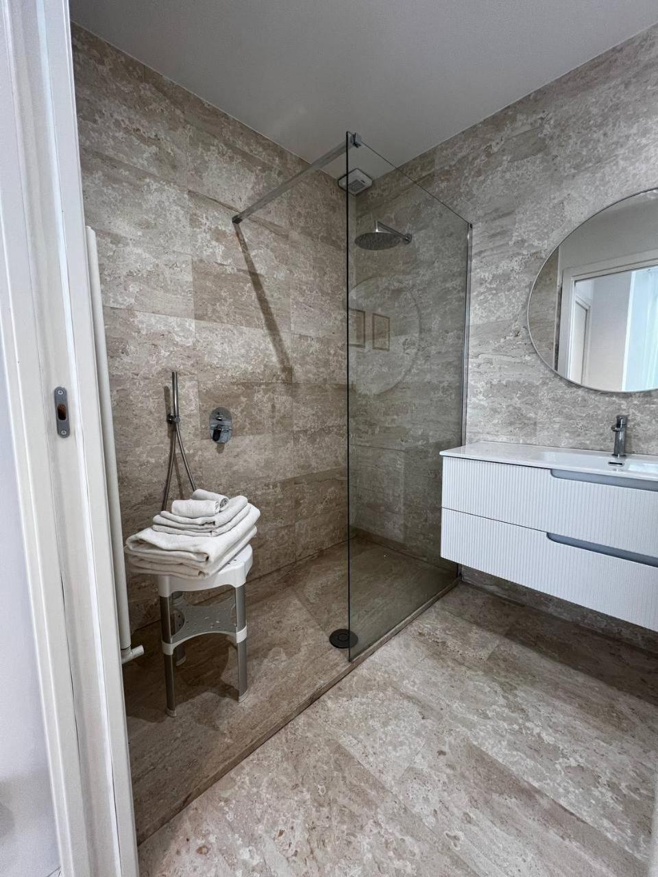 Luxury Pisu Apartments view 4