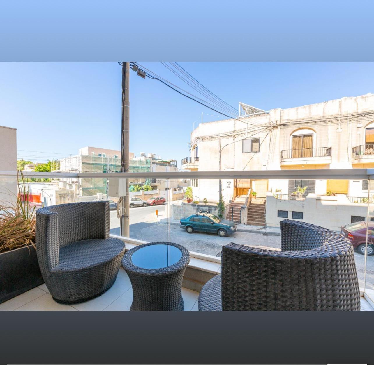 Spacious modern three bedroom C Court view 4