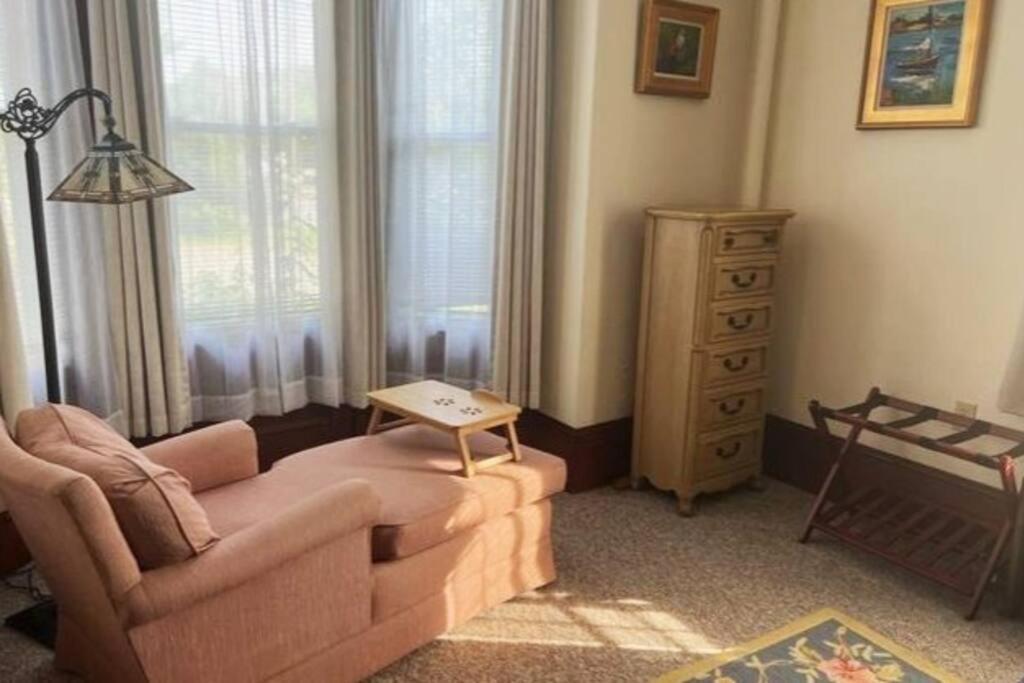 Falls Farmstead 1865 Ellis House Cozy and Comfy Apt #1 view 2