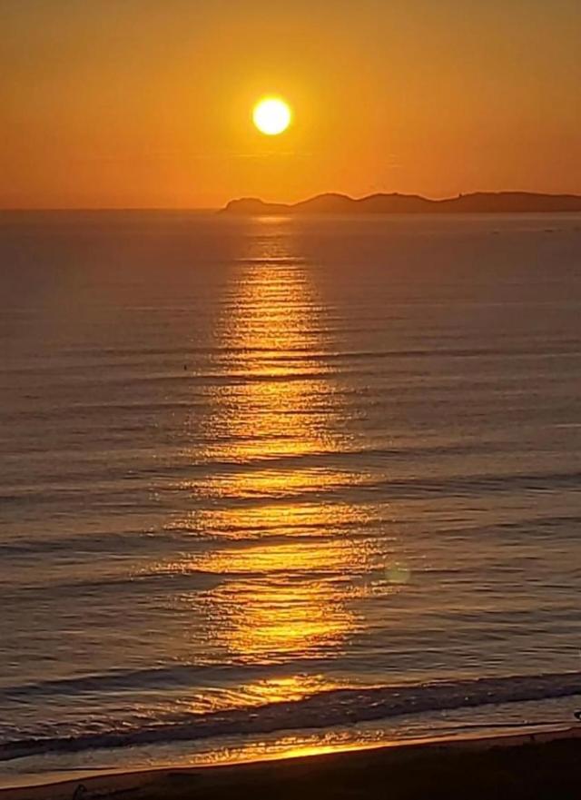 Apto com ampla vista para o mar