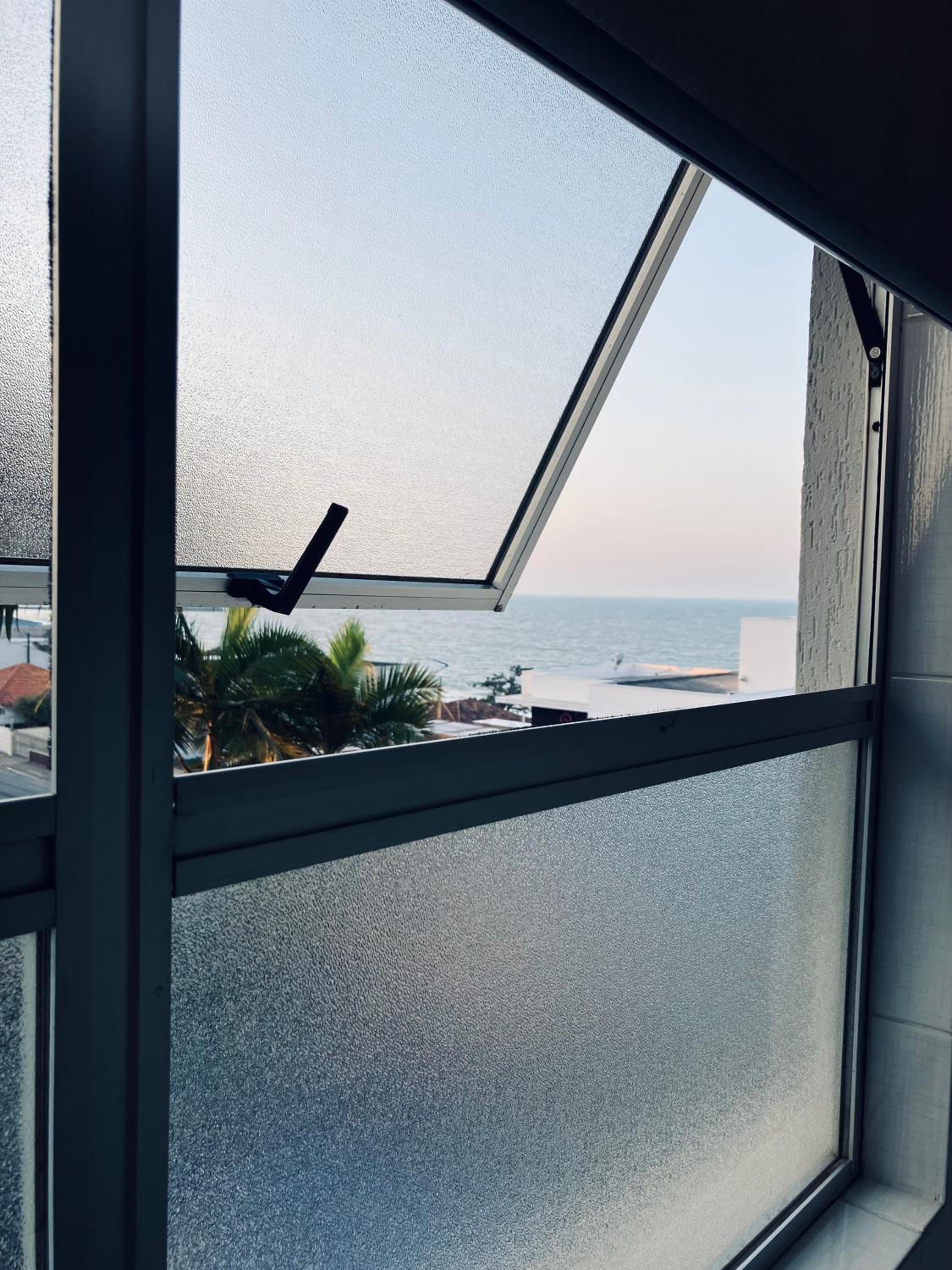 Apto com ampla vista para o mar