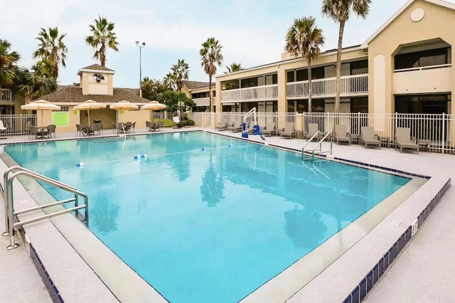 Spacious Suite for 4 with Pool - Near Disney view 4