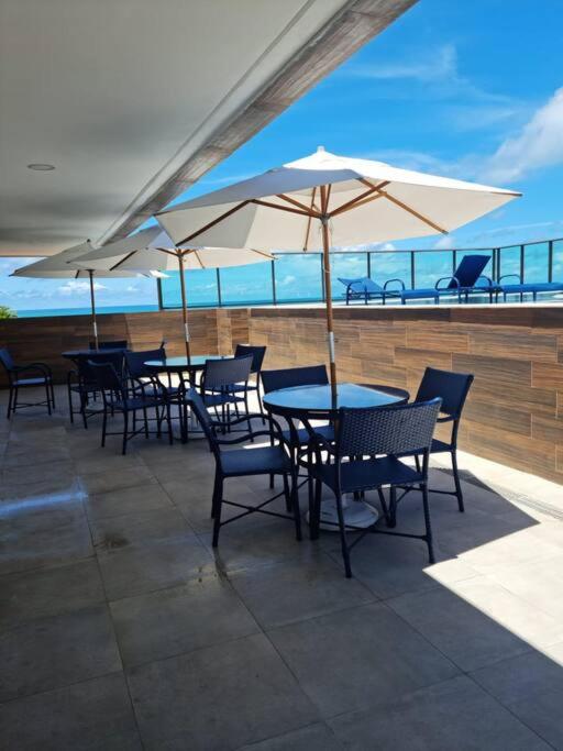 Espetacular Flats poucos passos do mar by La Playa