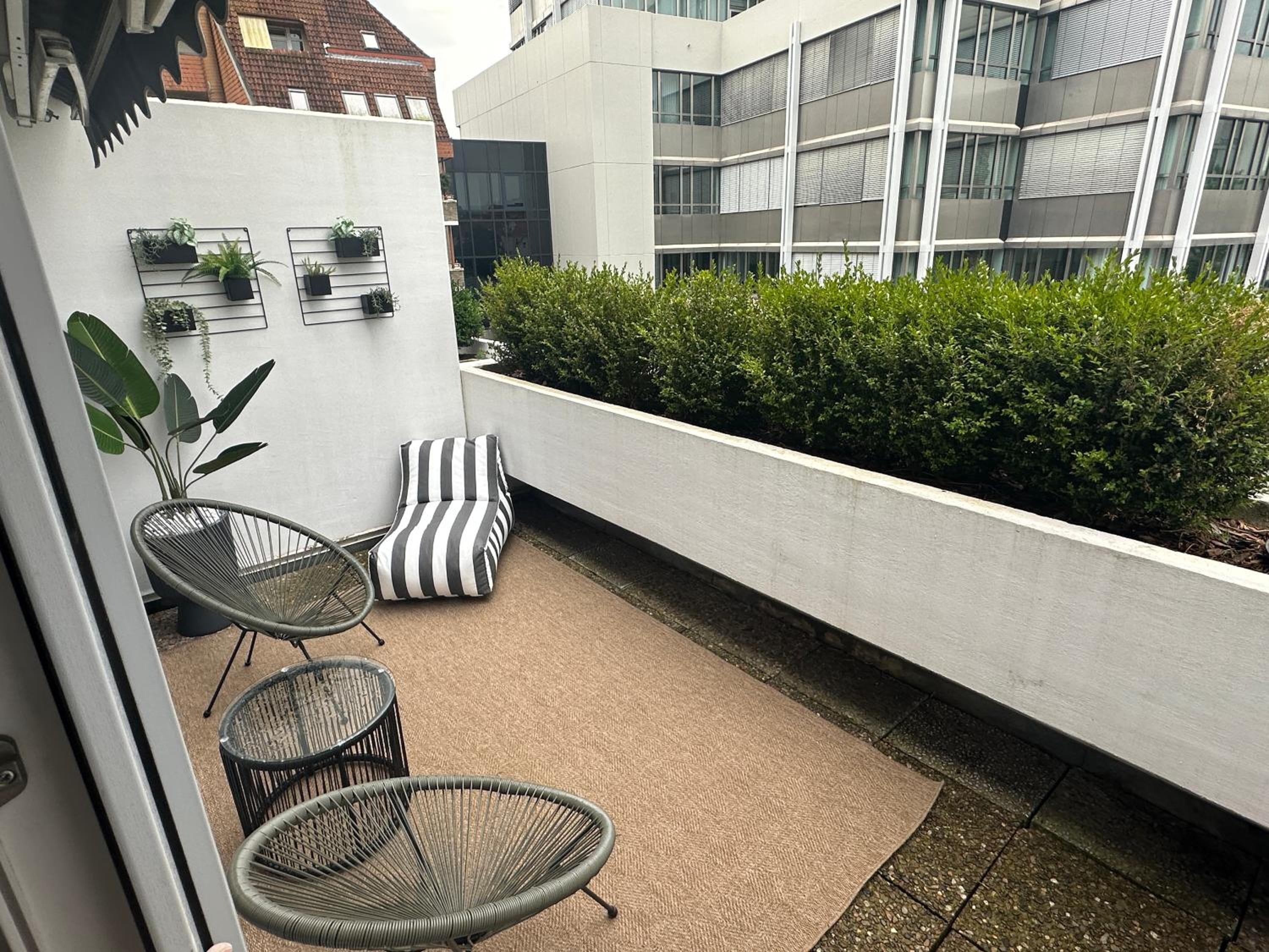 JOBOSTAYS - URBAN Studio Loft Oldenburg Innenstadt - Designerbad und Balkon - 5 Min zu Fuß Innenstadt und Bahnhof - Aufzug - Highspeed WLAN - Vollküche mit