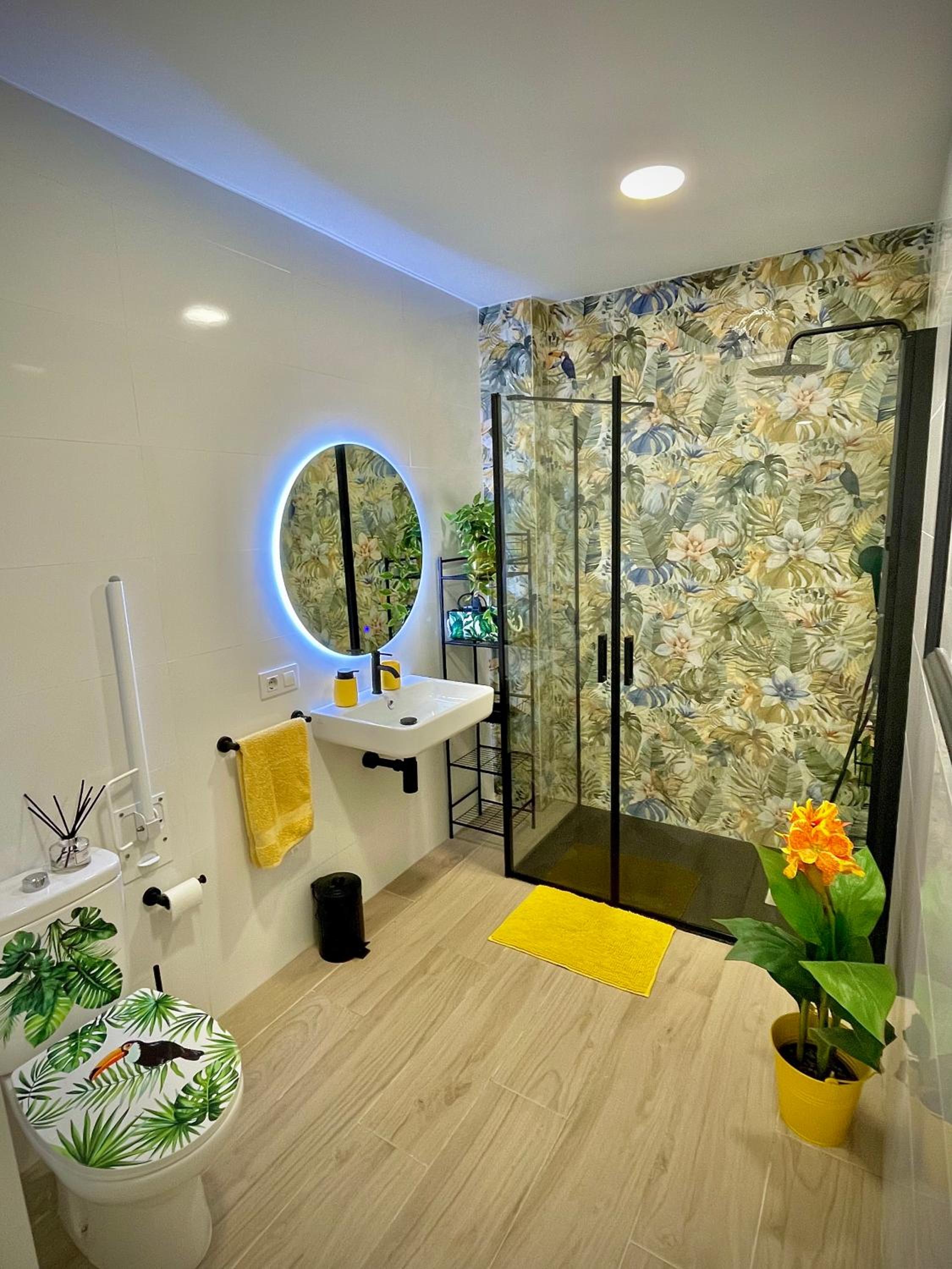 Artistic flat next to Ruzafa Welcome to the Jungle