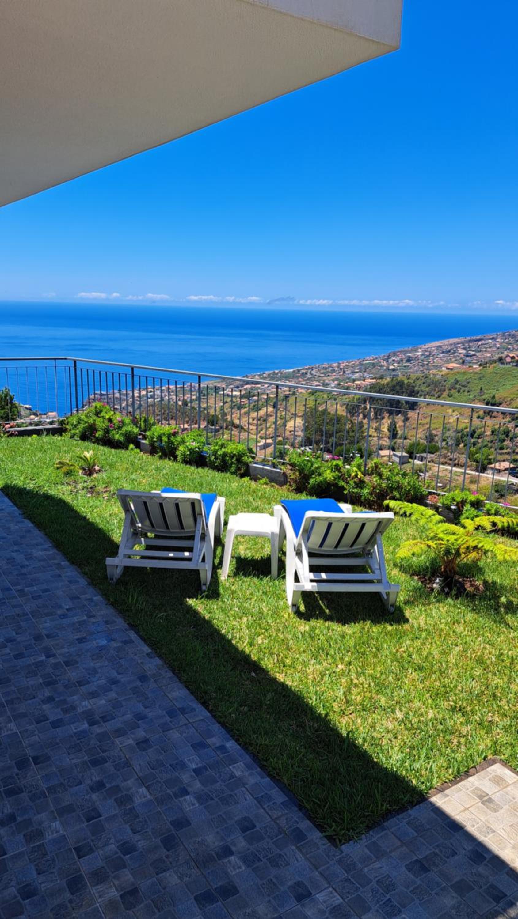 Hills and Atlantic Ocean retreat - Conceição House