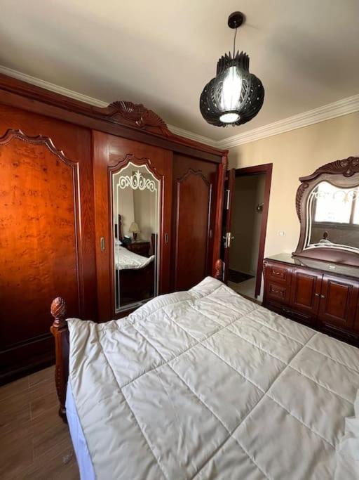 Spacious Apartment with Antique Furnishings & Views