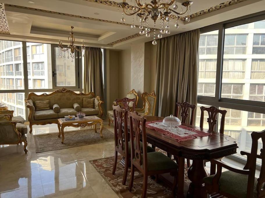 Spacious Apartment with Antique Furnishings & Views