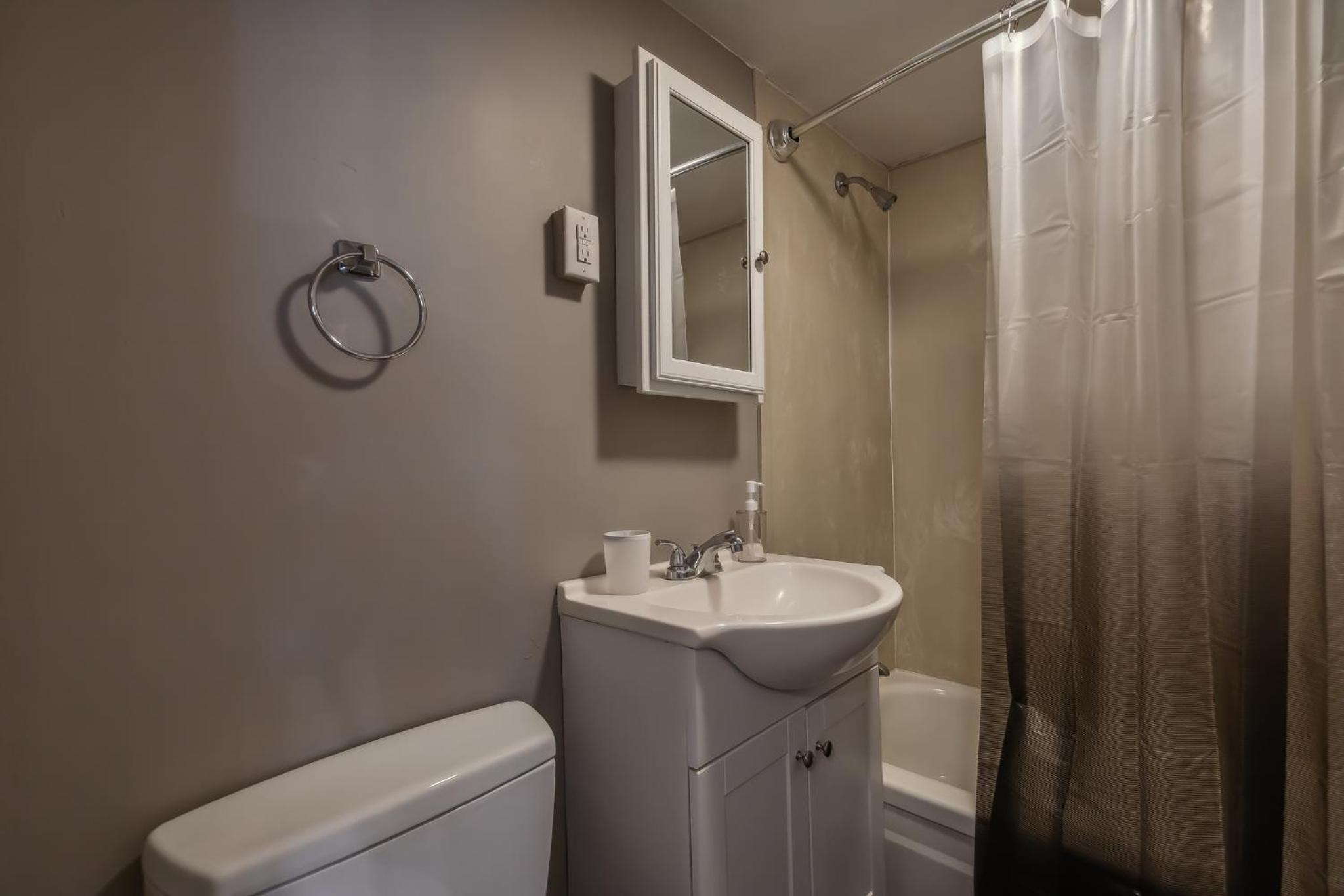 River West 410 I Modern & Comfy Oasis view 5