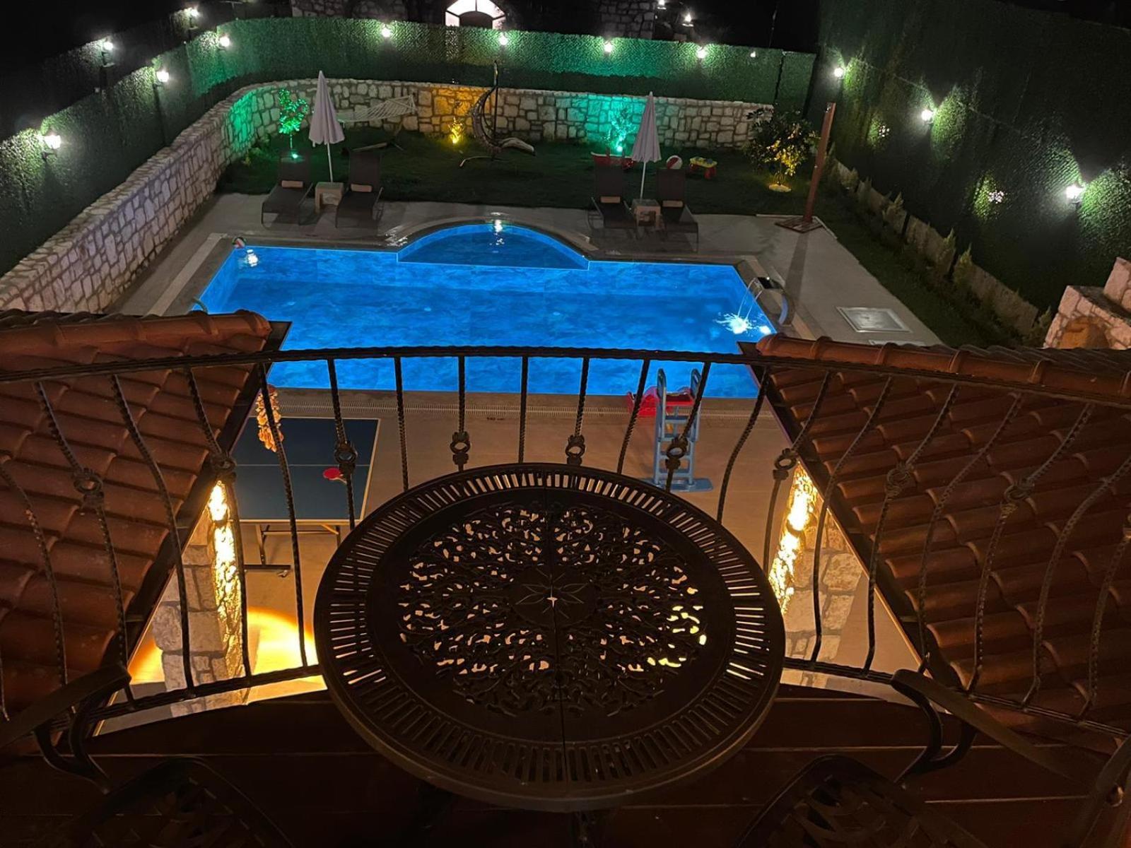 Gülyalı Konakları