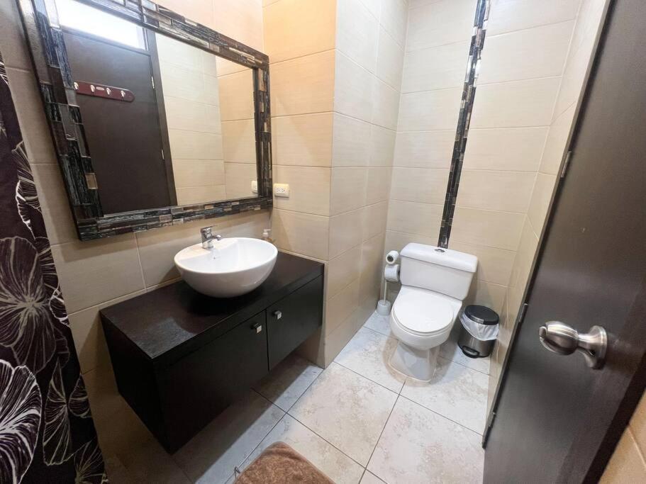 Moderno Oasis frente al mar con piscina y jacuzzi view 3