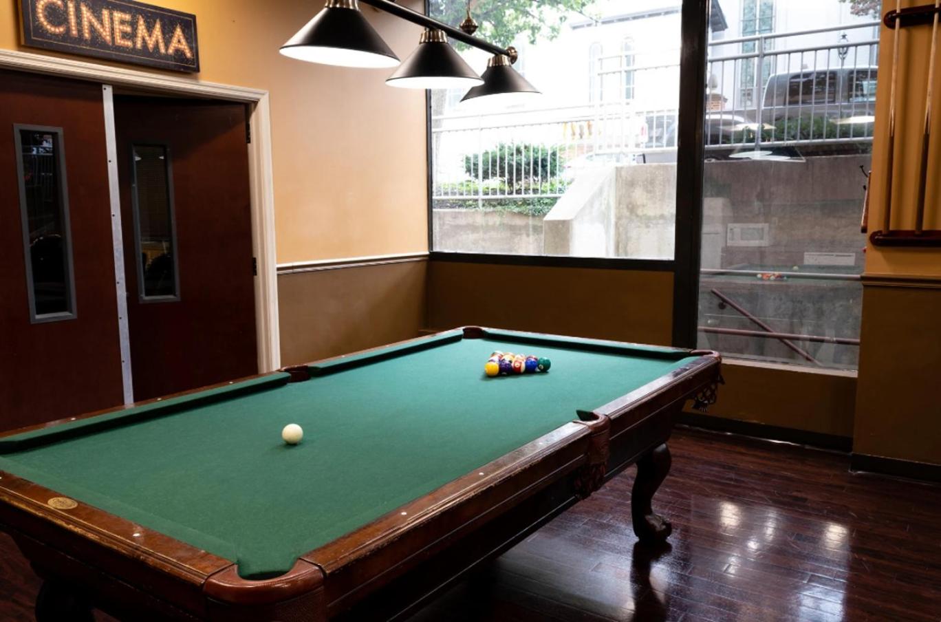 PP 2401 Modern Corporate 2br Suite pool, Gym