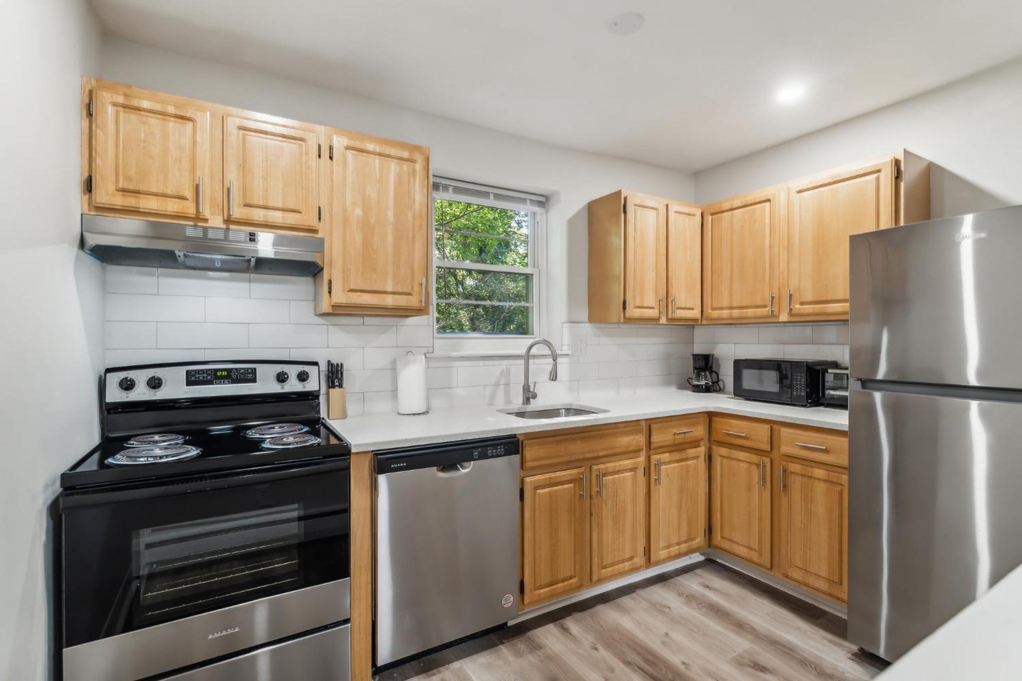 Pine Brook 118 I Modern Corporate 2bd I Parking view 3