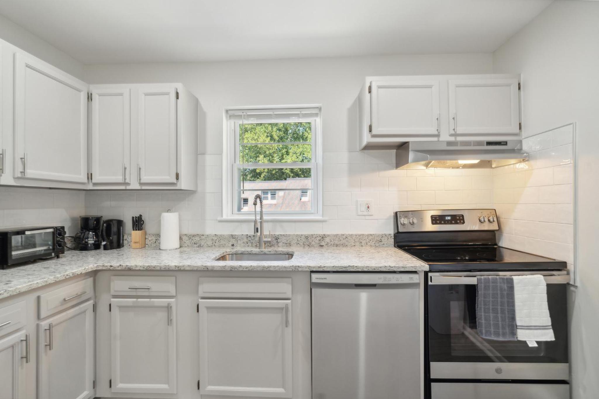 Pine Brook 518 I Spacious 2Bd Garden Style Oasis view 3