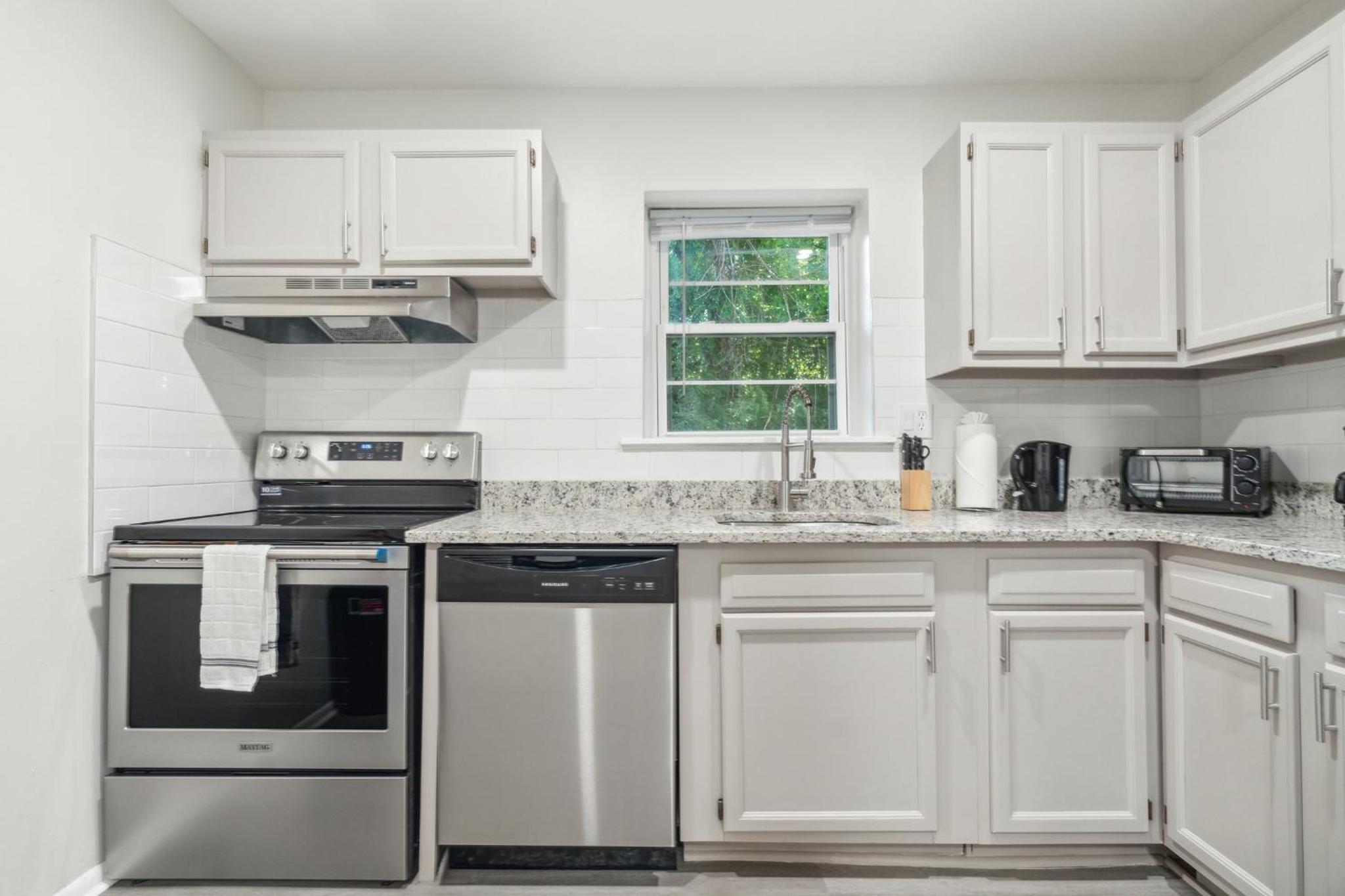 Pine Brook 808 I Your Newark Retreat I Pool & Gym view 3