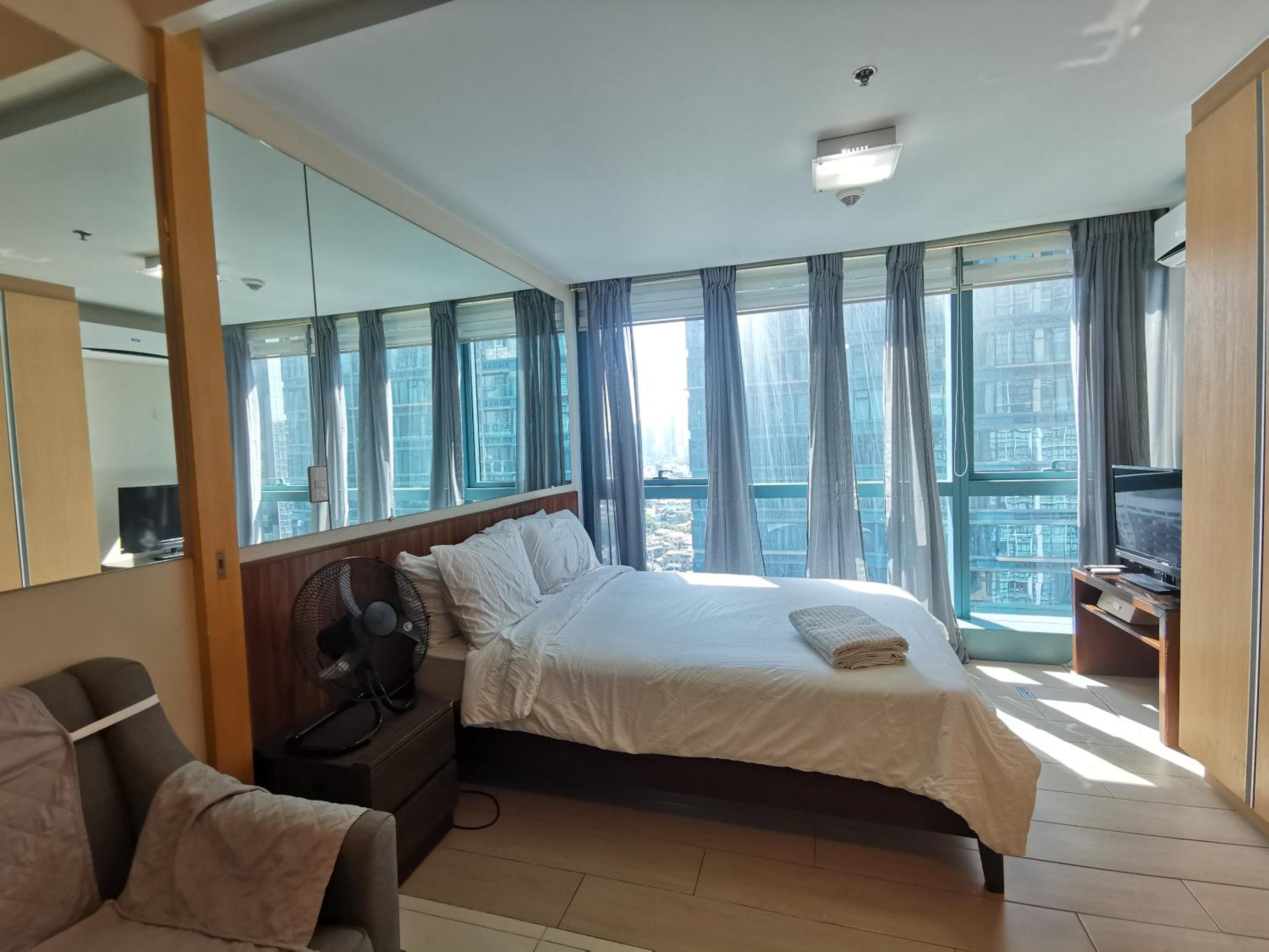 One Uptown Residence BGC One Bedroom