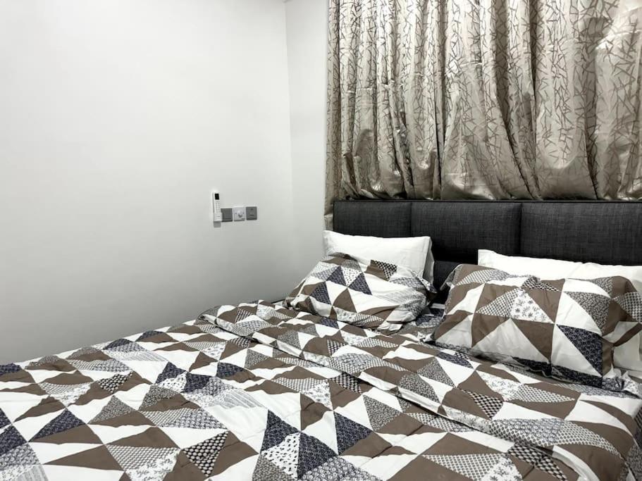 Gold Leaf Apartments
