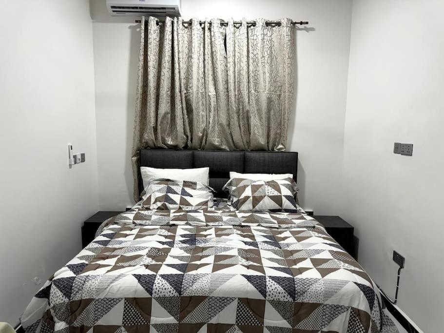 Gold Leaf Apartments