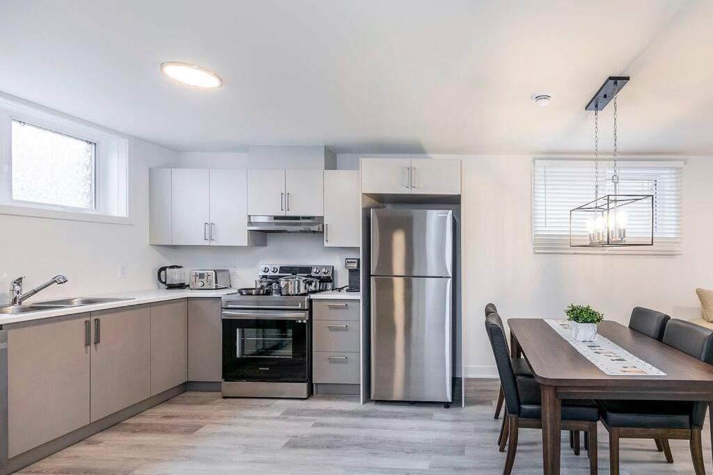 Spacious Cozy Retreat with Free Parking Included