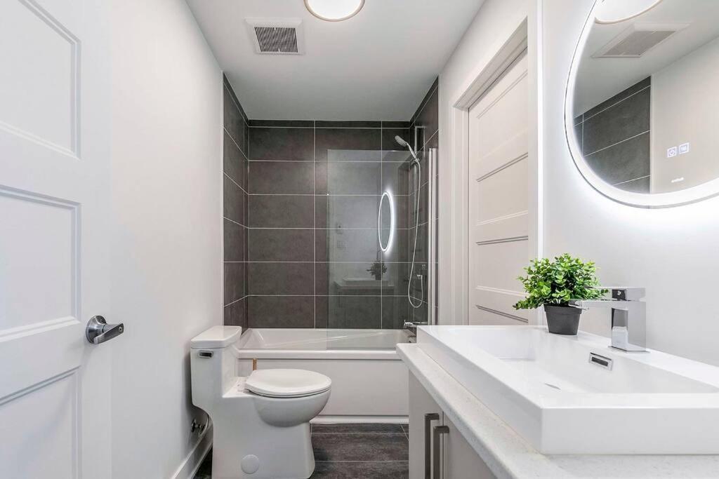 Spacious Cozy Retreat with Free Parking Included