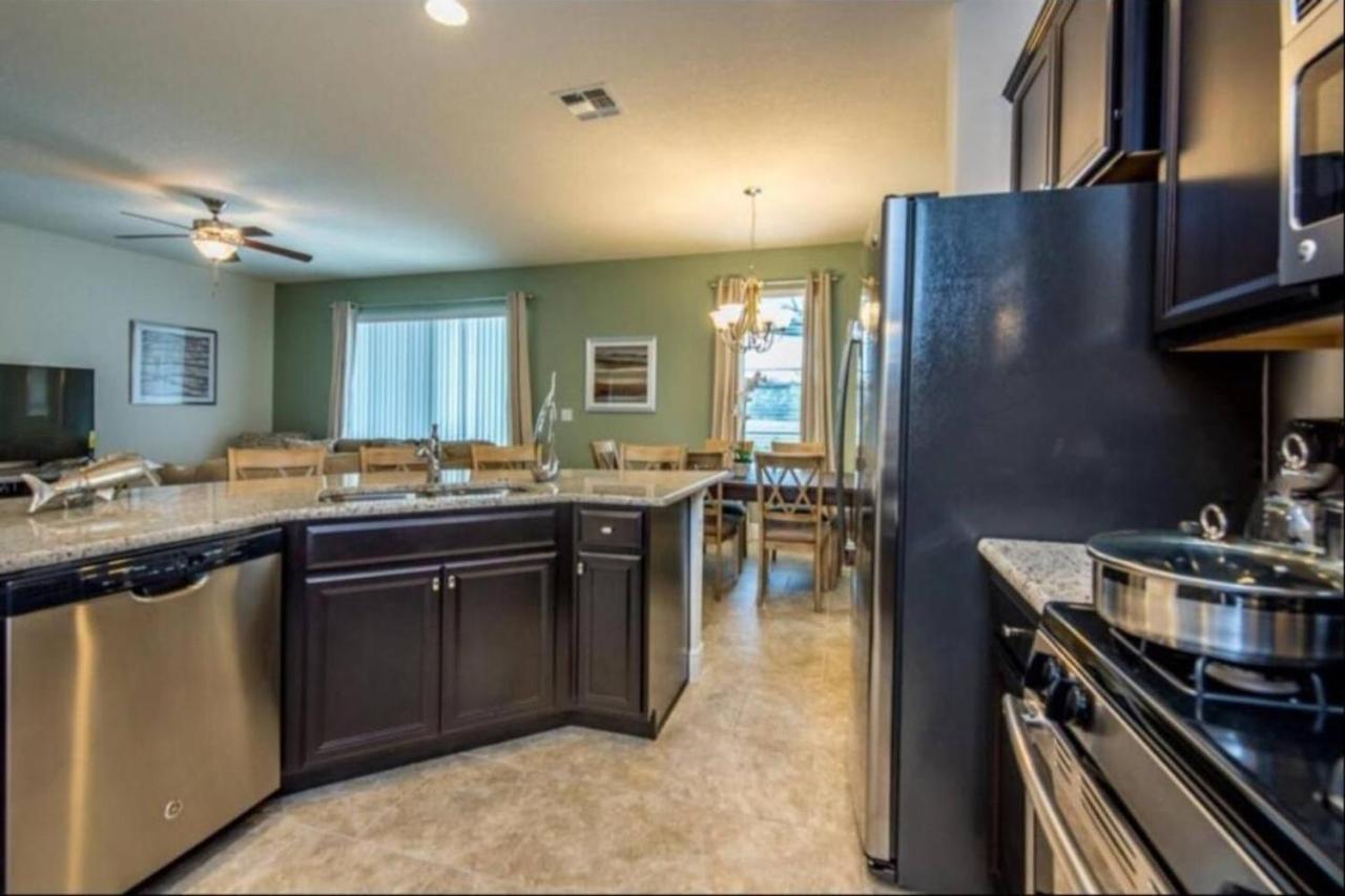 Spacious 6 bedrooms pet friendly home Solterra