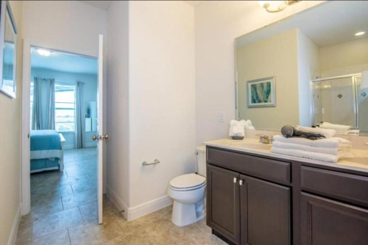 Spacious 6 bedrooms pet friendly home Solterra