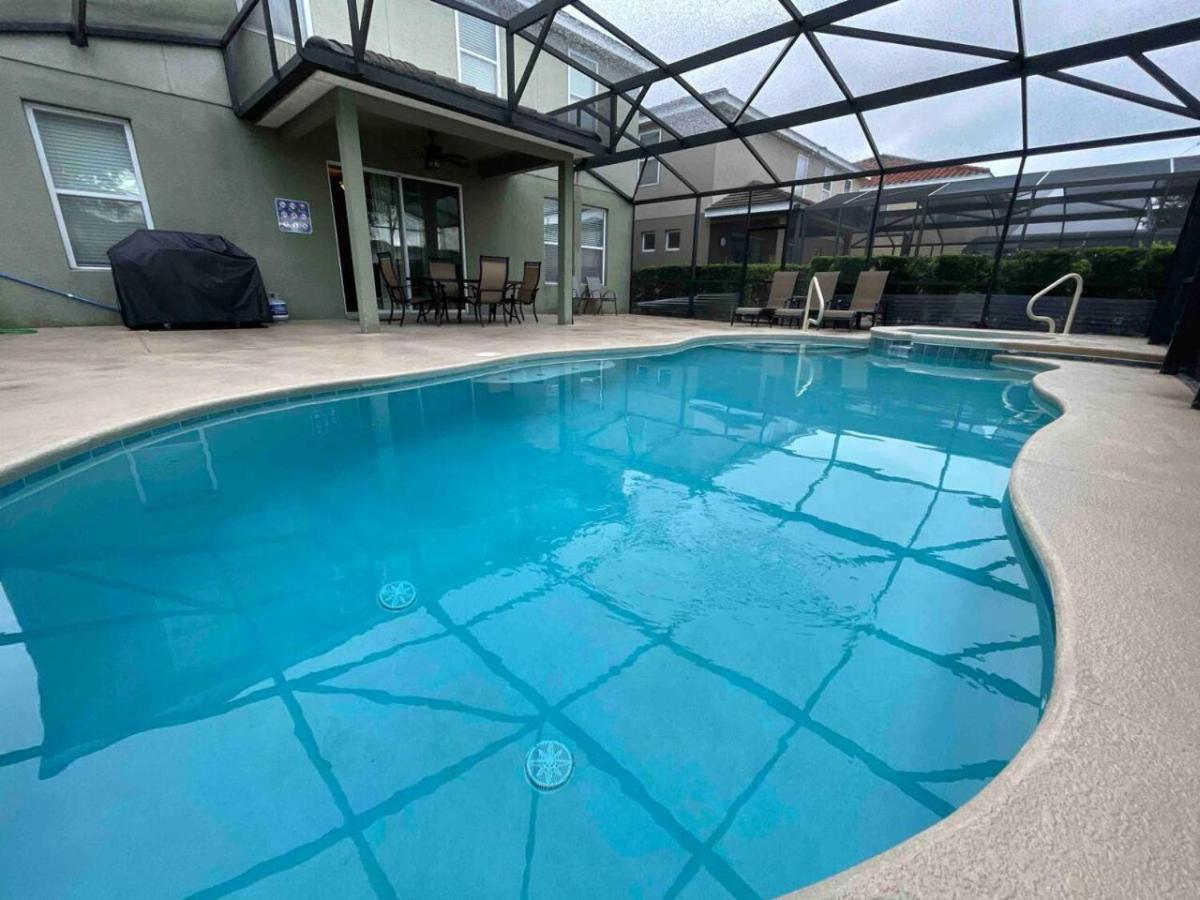 Spacious 6 bedrooms pet friendly home Solterra