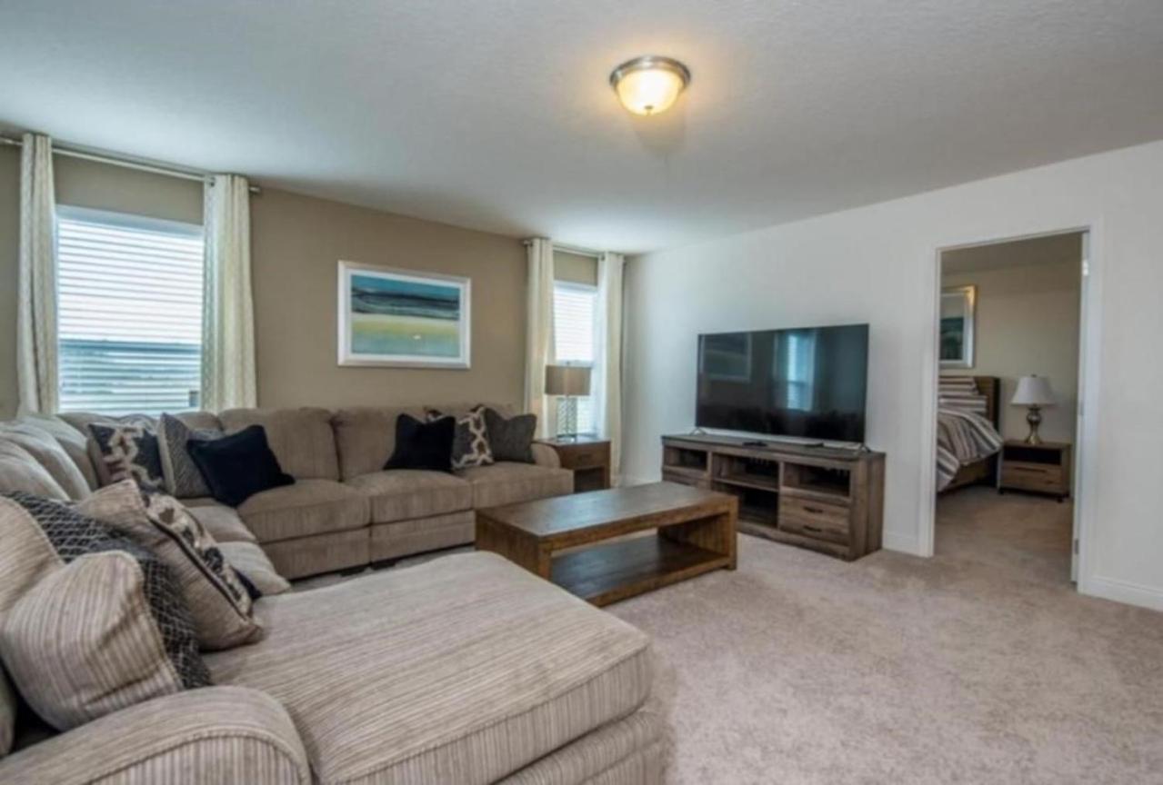 Spacious 6 bedrooms pet friendly home Solterra